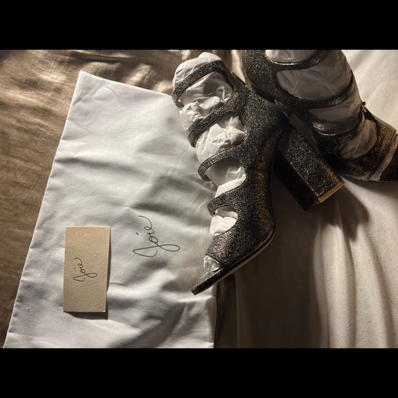 Size 6 1/2 Josie leather gold heels - Picture 13 of 16